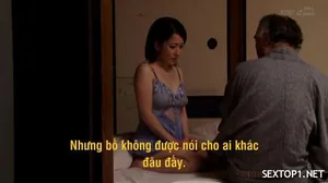 Bố chồng lén vụng trộm cùng con dâu trong bếp