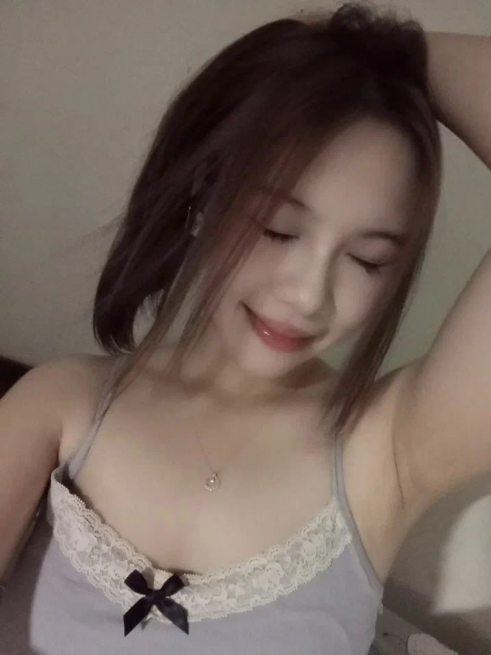 Ghệ ré rân vì bị sextoy rung phê lồn